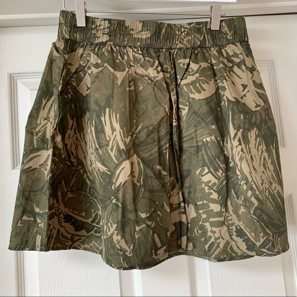 MOVING SALE | New Women’s H&M 100% Cotton Camo Flare Skirt With Pockets, Size 8